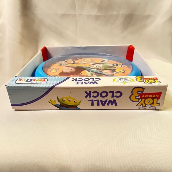 Disney Pixar Toy Story 3 Wall Clock Round 10” Woody Buzz & Hamm BNIB New in Box - Picture 9 of 14